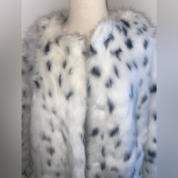 Zara White and Black Faux Fur Coat - Picture 3 of 9